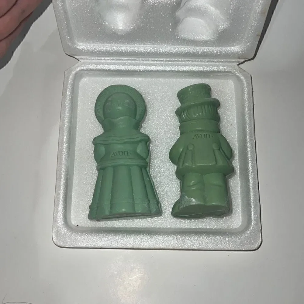 Avon Christmas Carollers Fragranced Soaps Vintage VTG Special Occasion Set of 2